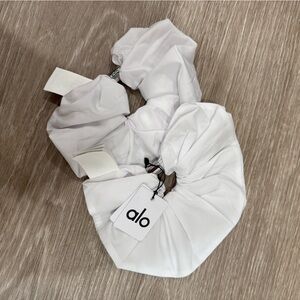 ALO Yoga White Hair Scrunchie (Set of 2)